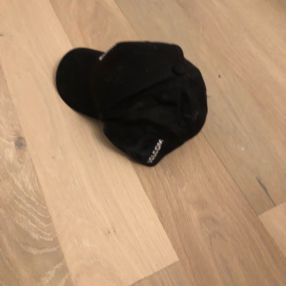 Volcom hat - Picture 2 of 2